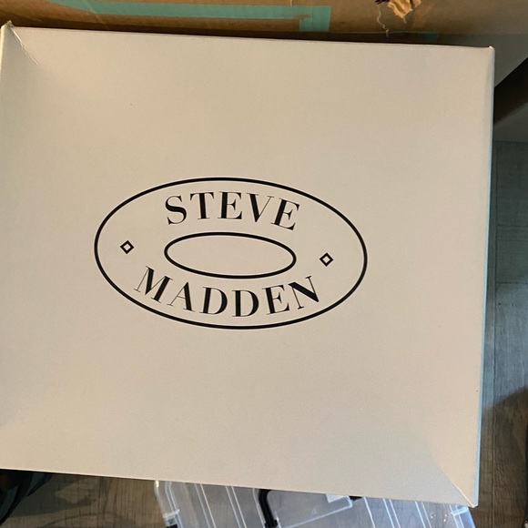 STEVE MADDEN BOOTS - Picture 6 of 17